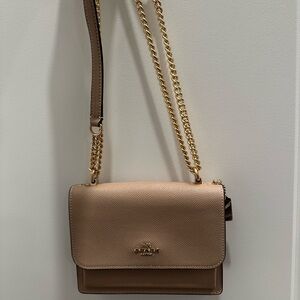 Tan and gold chain, coach crossbody